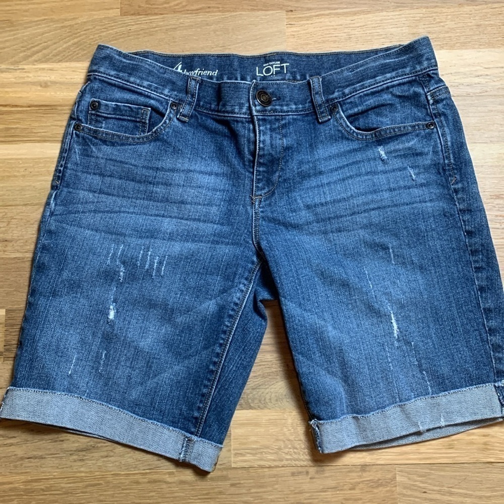 LOFT Distressed Boyfriend Medium Wash Cuffed Denim Jean Shorts Women’s 4 - Picture 2 of 15